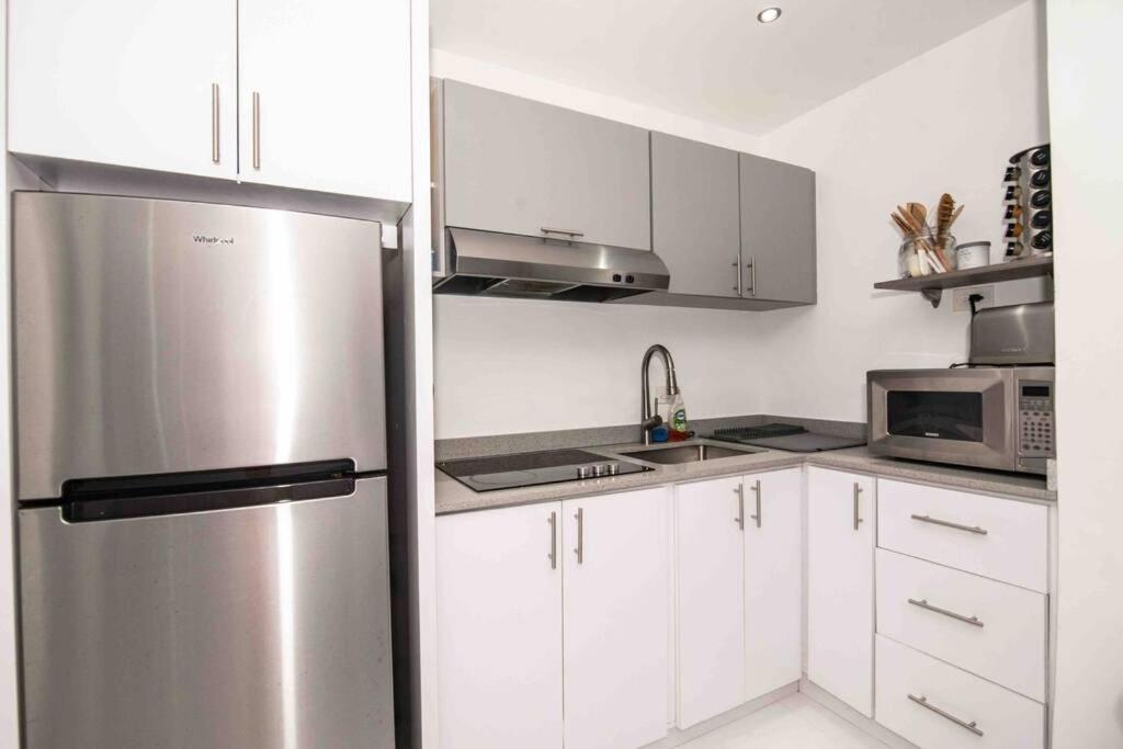 شقة سان خوان  في Modern 2Br With Kingbed In The Heart Of Isla Verde Strip المظهر الخارجي الصورة